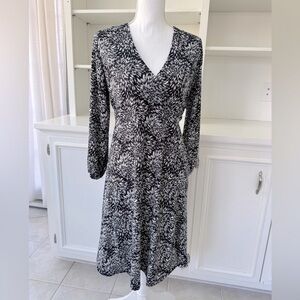 Women’s dress black and white